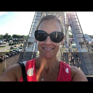 Meet your Posher, Julie